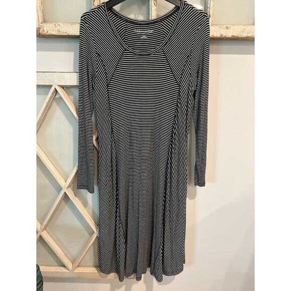 Soft Surroundings size small black and white striped midi dress with pockets - Picture 1 of 3